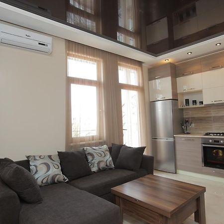 Apartment With Summer Terrace باتومي الغرفة الصورة
