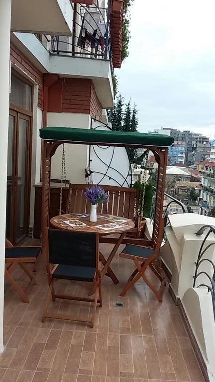 Apartment With Summer Terrace باتومي الغرفة الصورة
