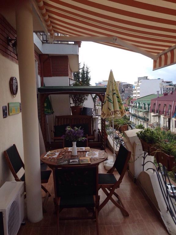 Apartment With Summer Terrace باتومي الغرفة الصورة
