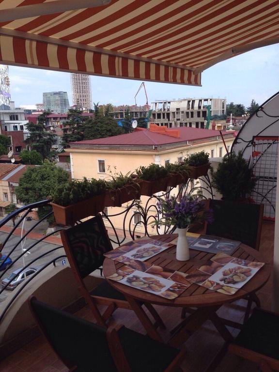Apartment With Summer Terrace باتومي الغرفة الصورة