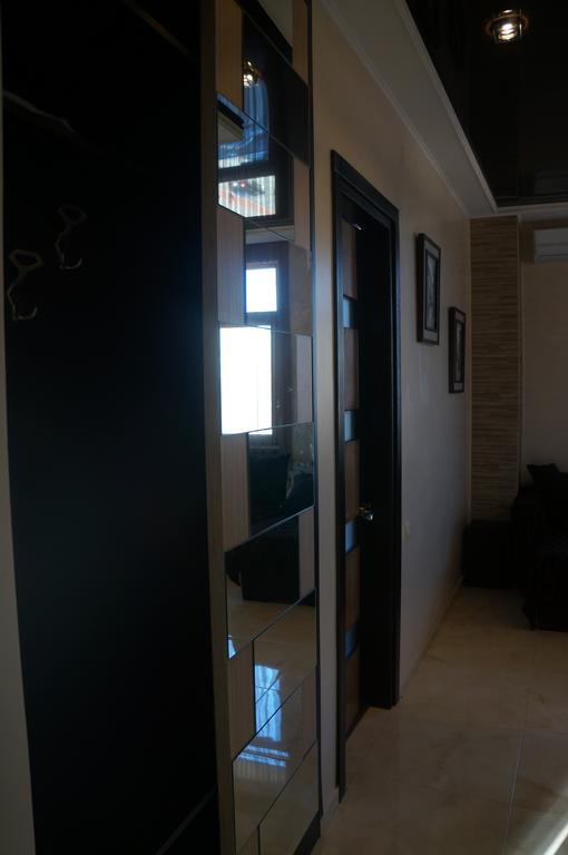 Apartment With Summer Terrace باتومي الغرفة الصورة