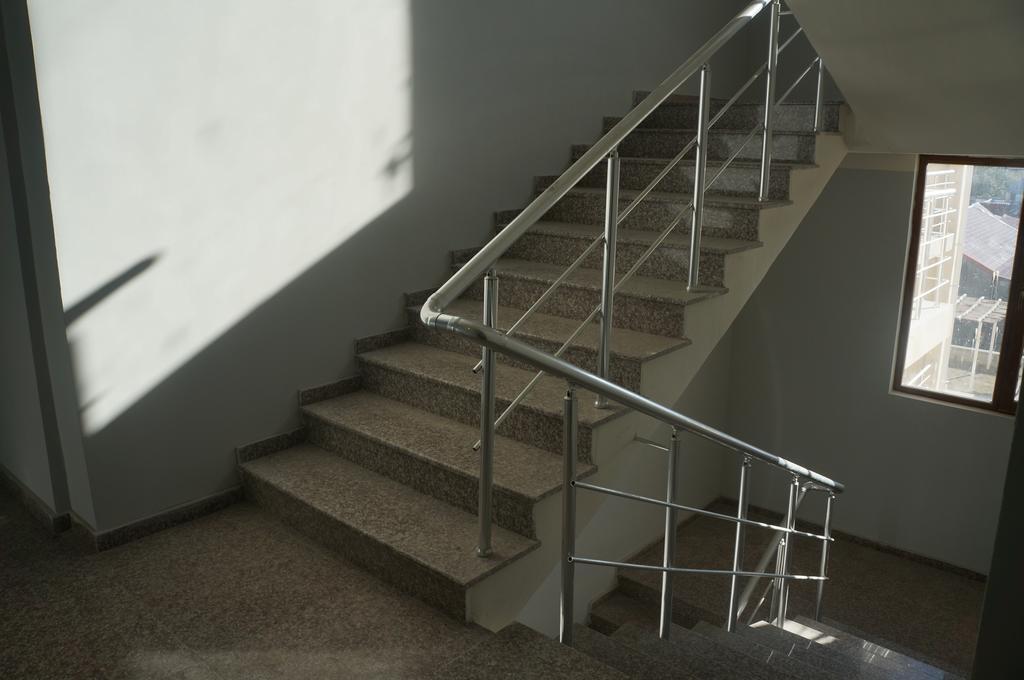 Apartment With Summer Terrace باتومي الغرفة الصورة