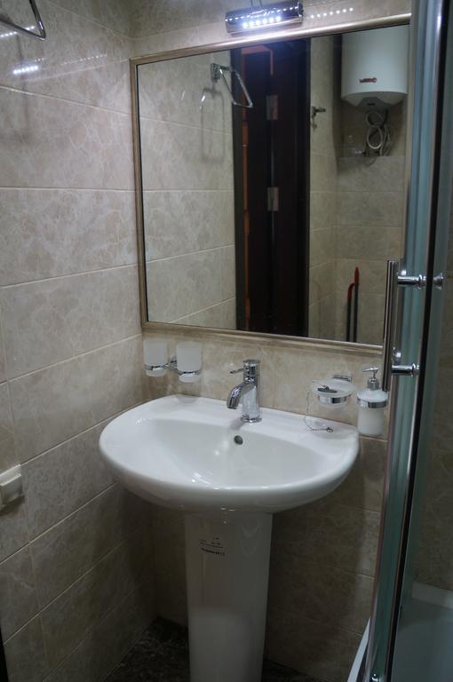 Apartment With Summer Terrace باتومي الغرفة الصورة