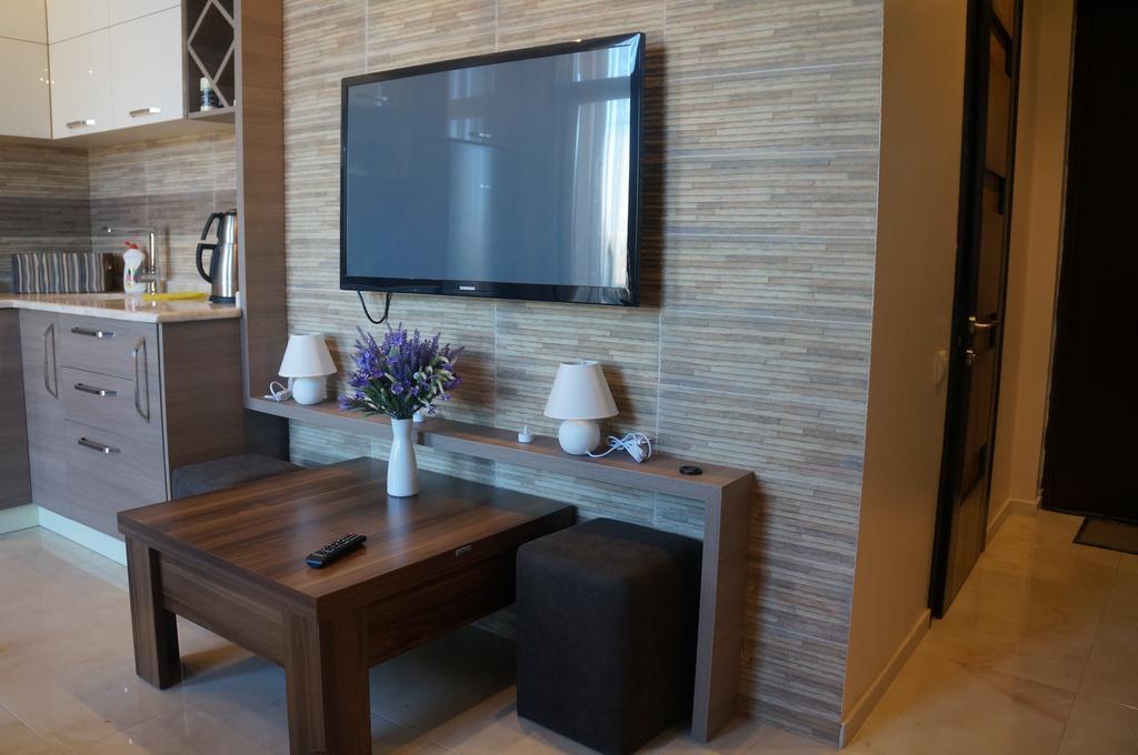 Apartment With Summer Terrace باتومي الغرفة الصورة
