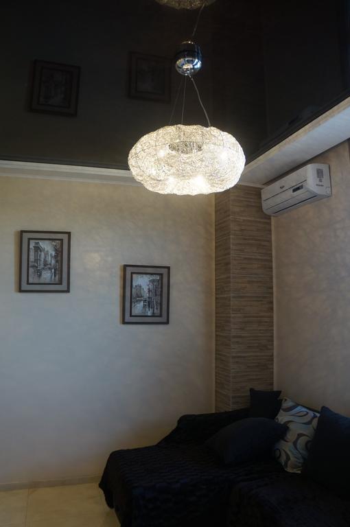 Apartment With Summer Terrace باتومي الغرفة الصورة