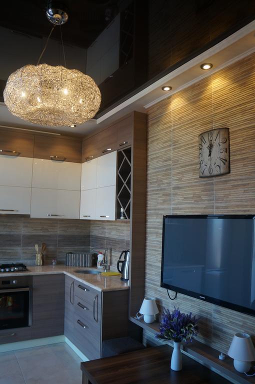 Apartment With Summer Terrace باتومي الغرفة الصورة