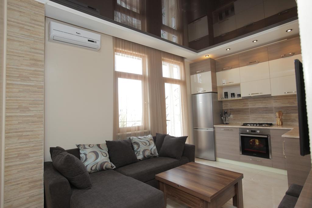 Apartment With Summer Terrace باتومي الغرفة الصورة