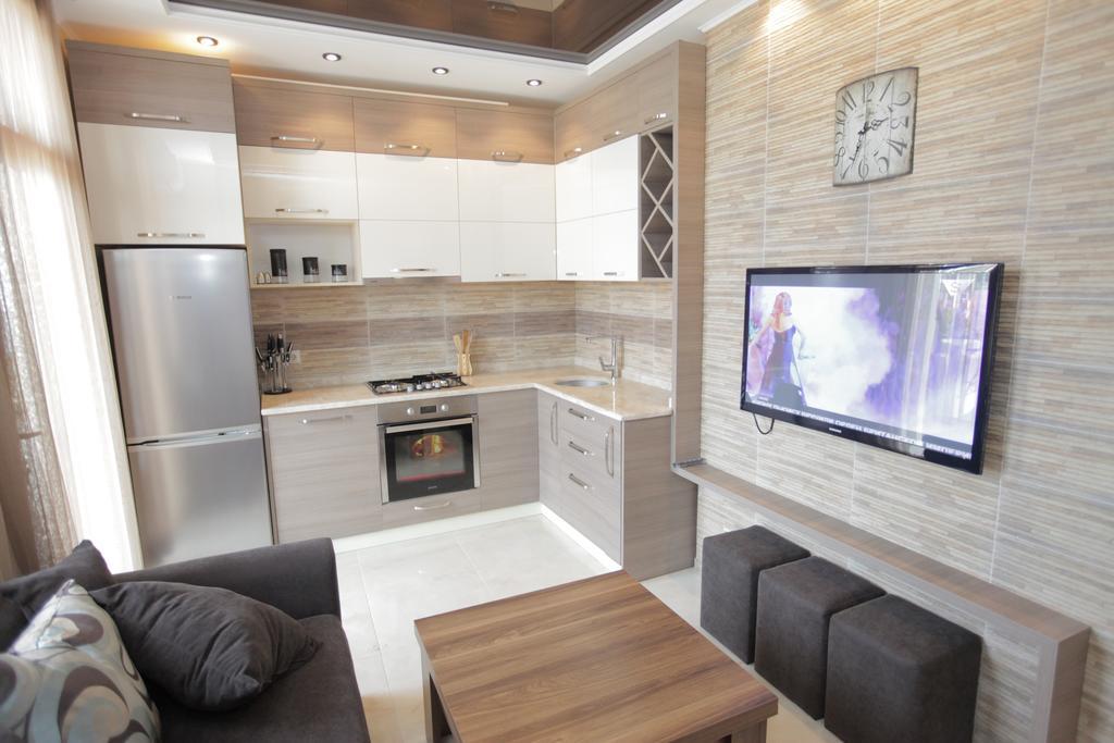 Apartment With Summer Terrace باتومي الغرفة الصورة