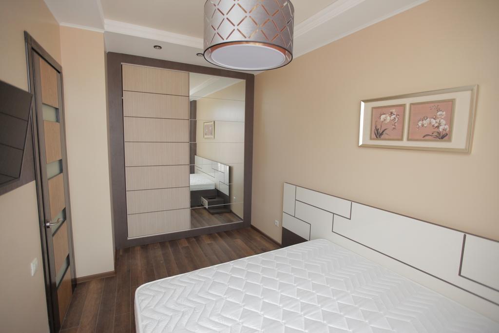 Apartment With Summer Terrace باتومي الغرفة الصورة