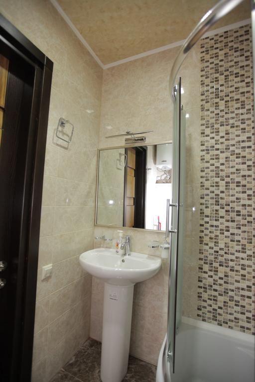 Apartment With Summer Terrace باتومي الغرفة الصورة